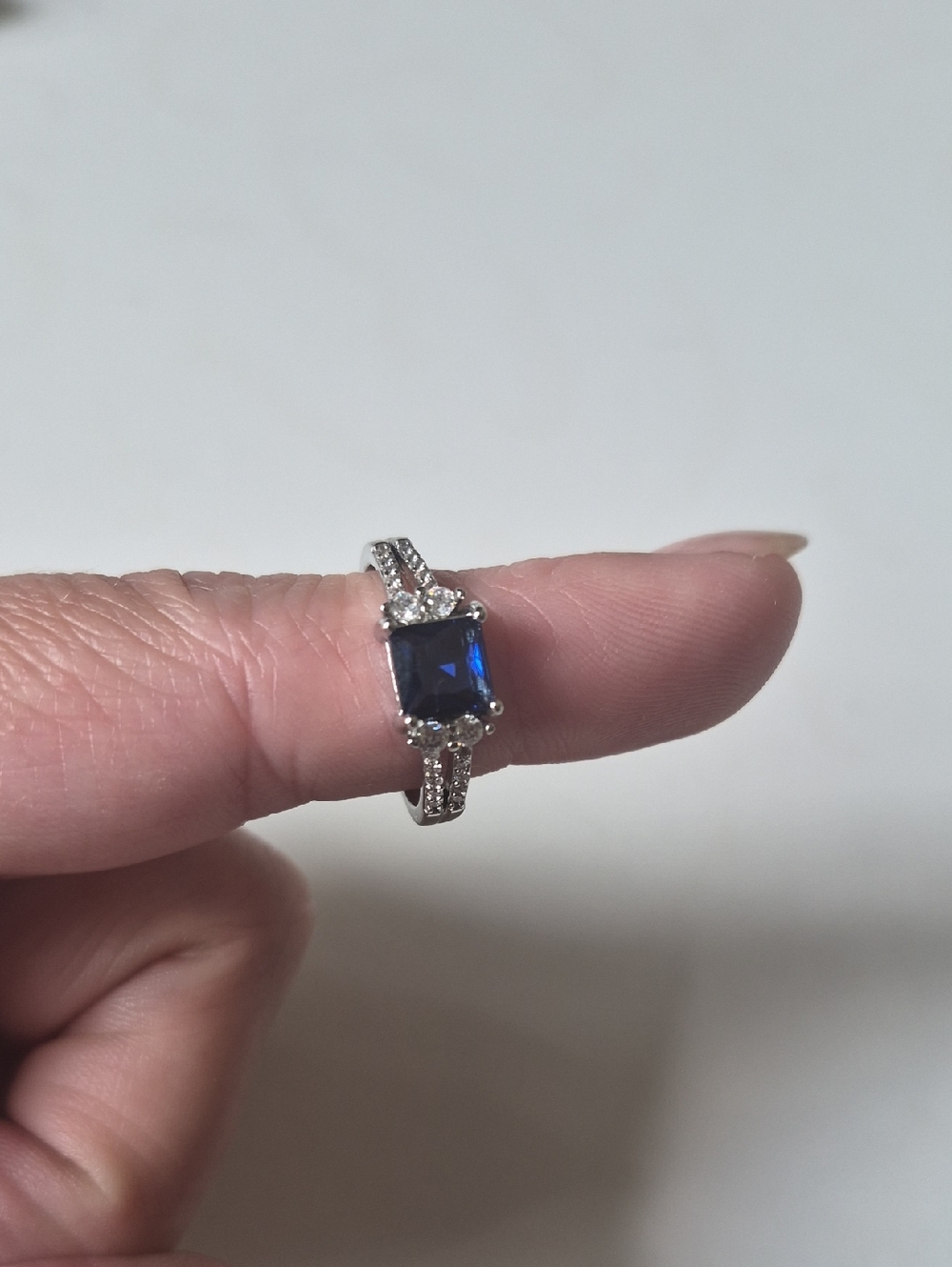 Elegant Deep Blue Stone Ring